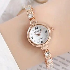 Beautiful Rhinestones and Heart Bracelet Ladies Quartz Watch Sparkling Stones